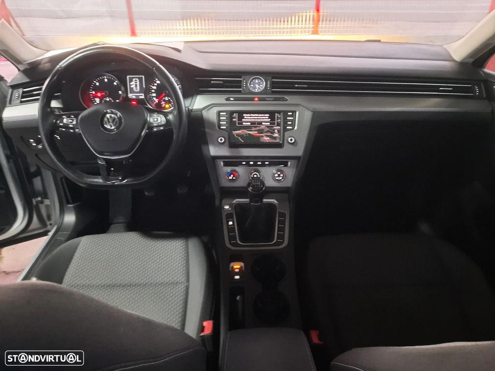VW Passat 1.6 TDI BlueMotion - 22