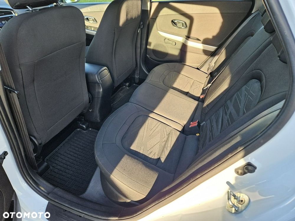 Kia Ceed - 10