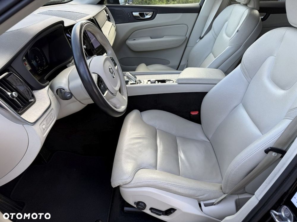 Volvo XC 60 T6 Plug-In Hybrid AWD Inscription - 16