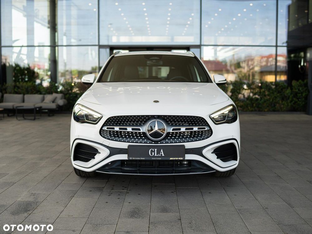Mercedes-Benz GLA - 3