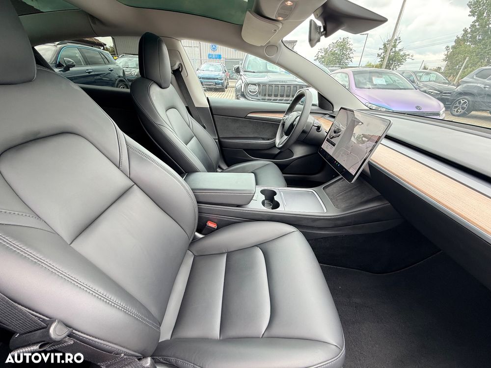 Tesla Model 3 - 9