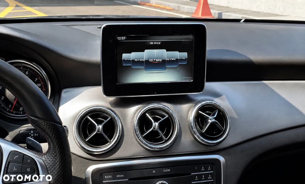 Mercedes-Benz CLA - 17
