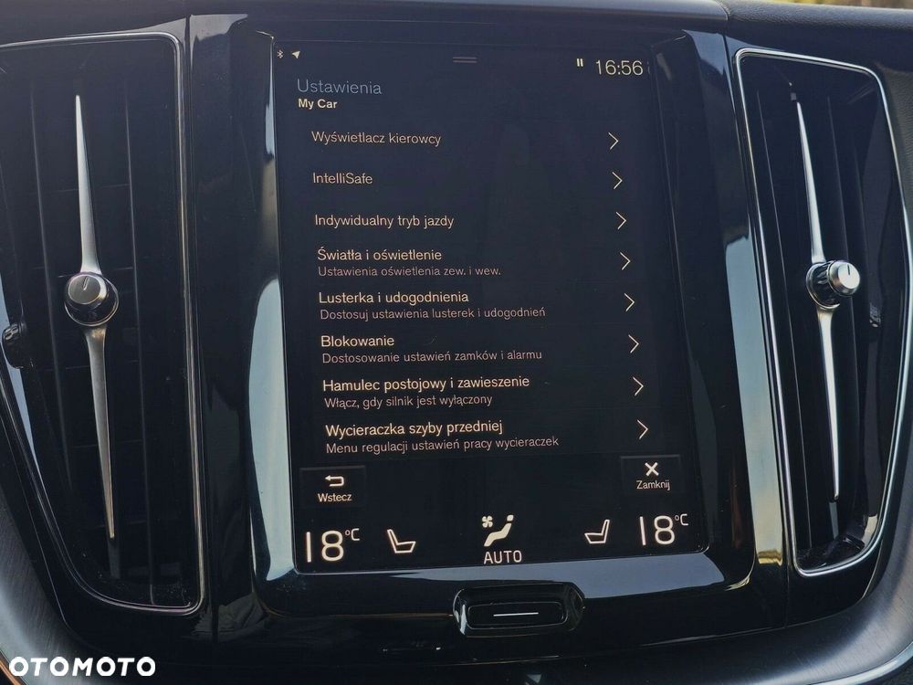 Volvo XC 60 T4 Momentum Pro - 24