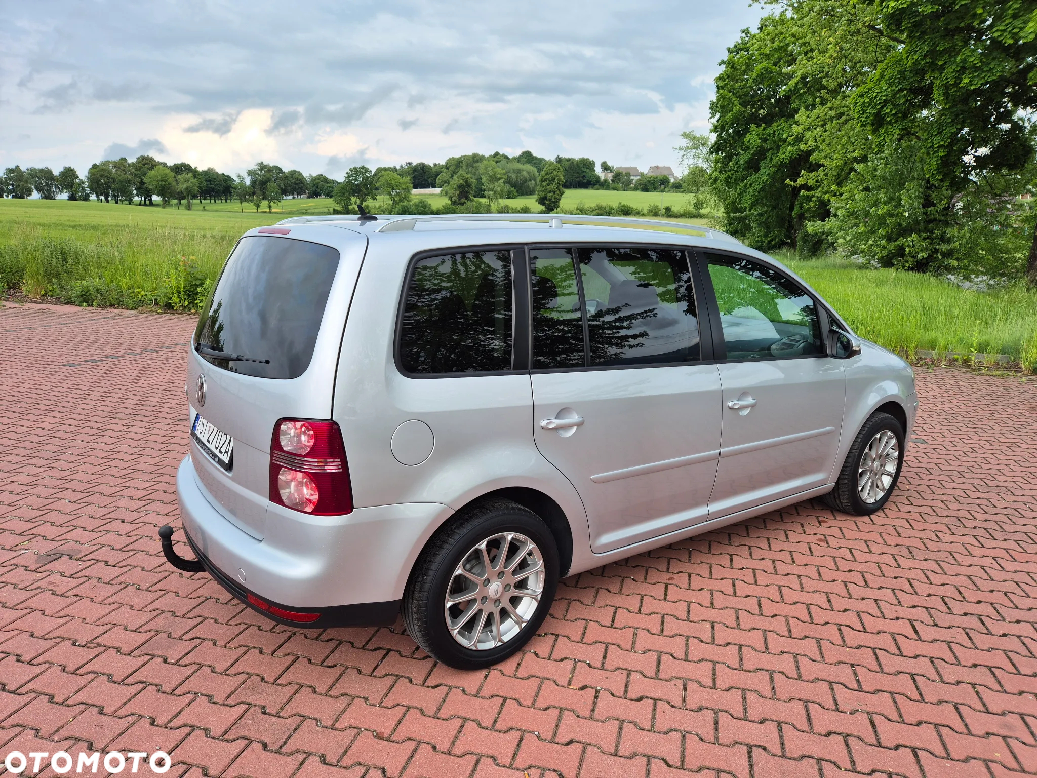 Volkswagen Touran 1.6 Conceptline - 12