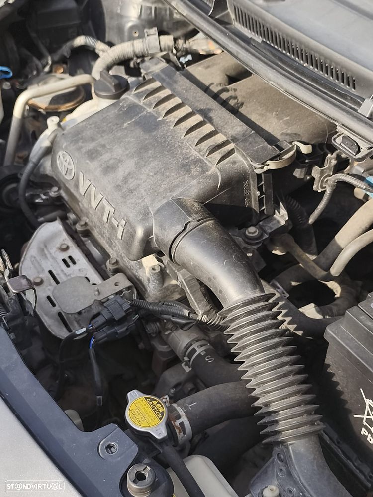 Toyota Yaris 1.3 VVT-i Sol High Pack - 6