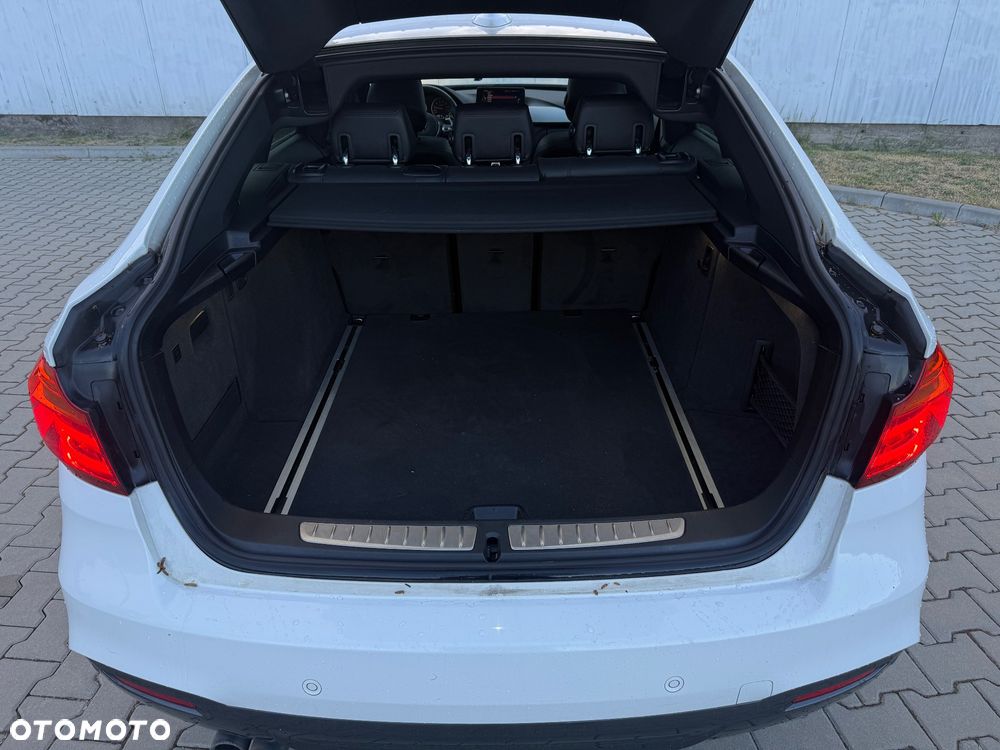 BMW 3GT 328i xDrive M Sport - 25