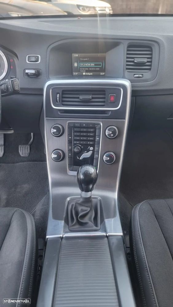 Volvo V60 1.6 D2 Momentum Eco - 12