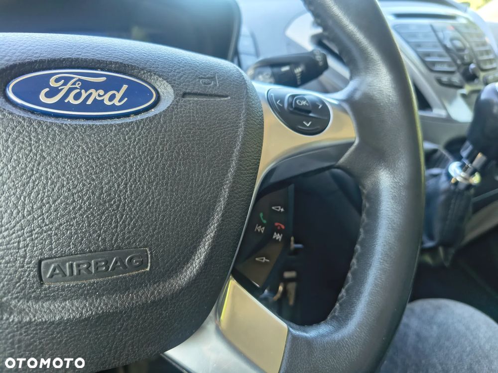 Ford Tourneo Custom - 33