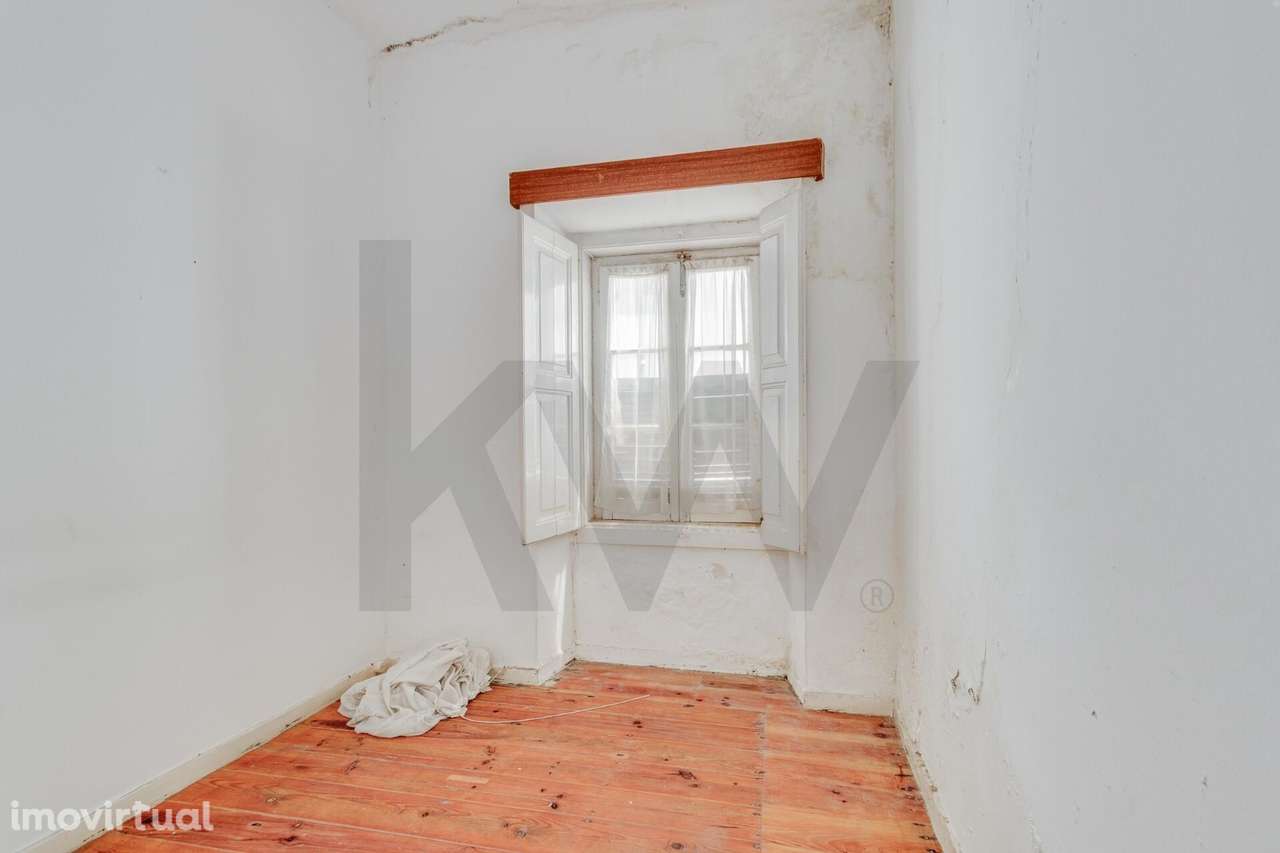 Moradia para recuperação total no Centro Histórico de Carcavelos – Cha - Grande imagem: 2/19