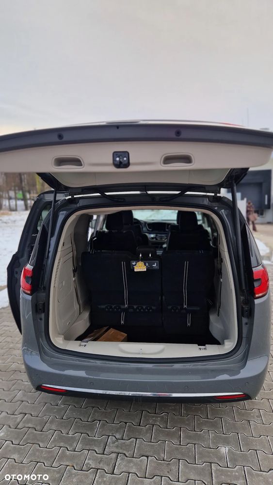 Chrysler Pacifica - 11