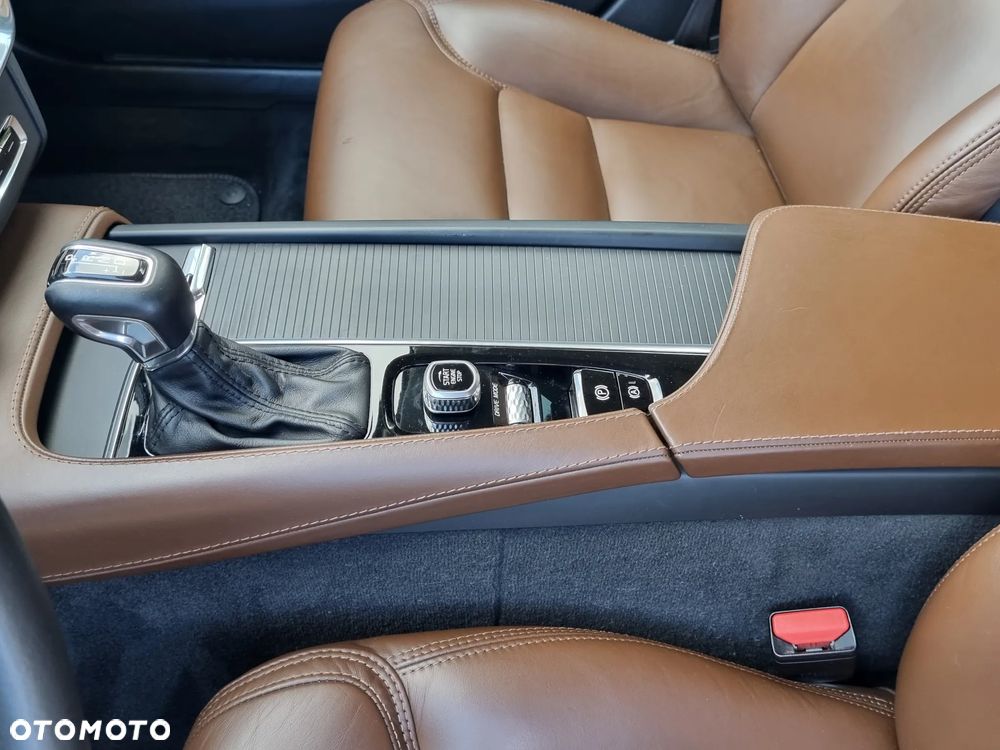 Volvo V90 Cross Country - 24