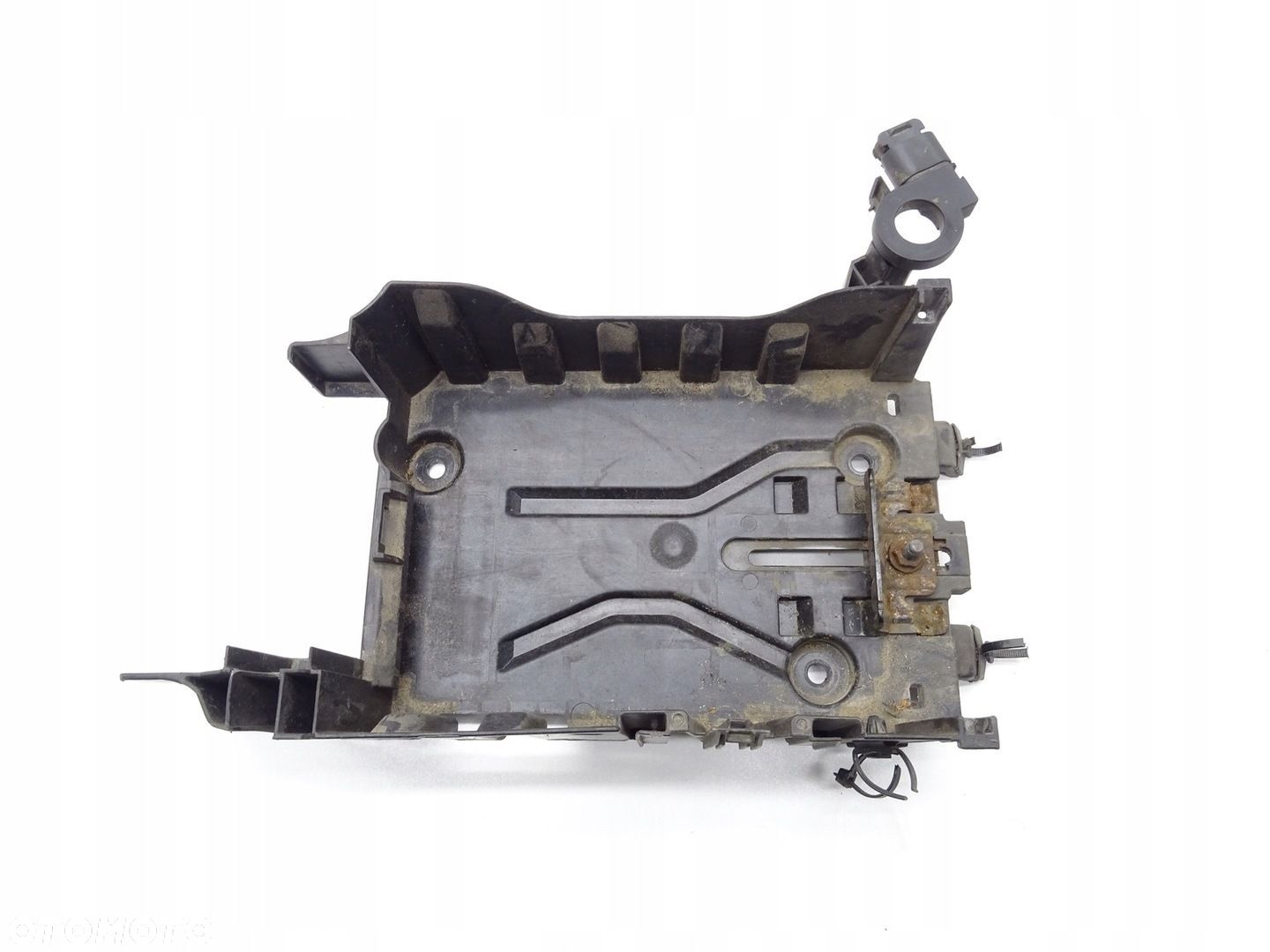 PODSTAWA OBUDOWA AKUMULATORA 1.2 16V 13498274 OPEL CORSA E - 1