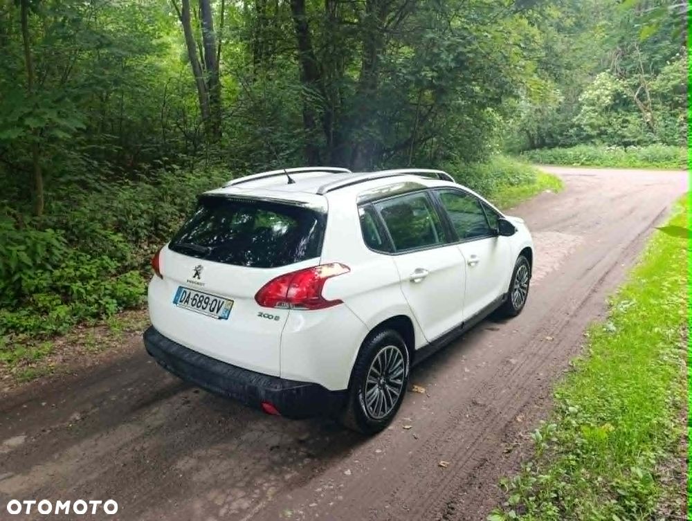 Peugeot 2008 1.2 Pure Tech Style - 4