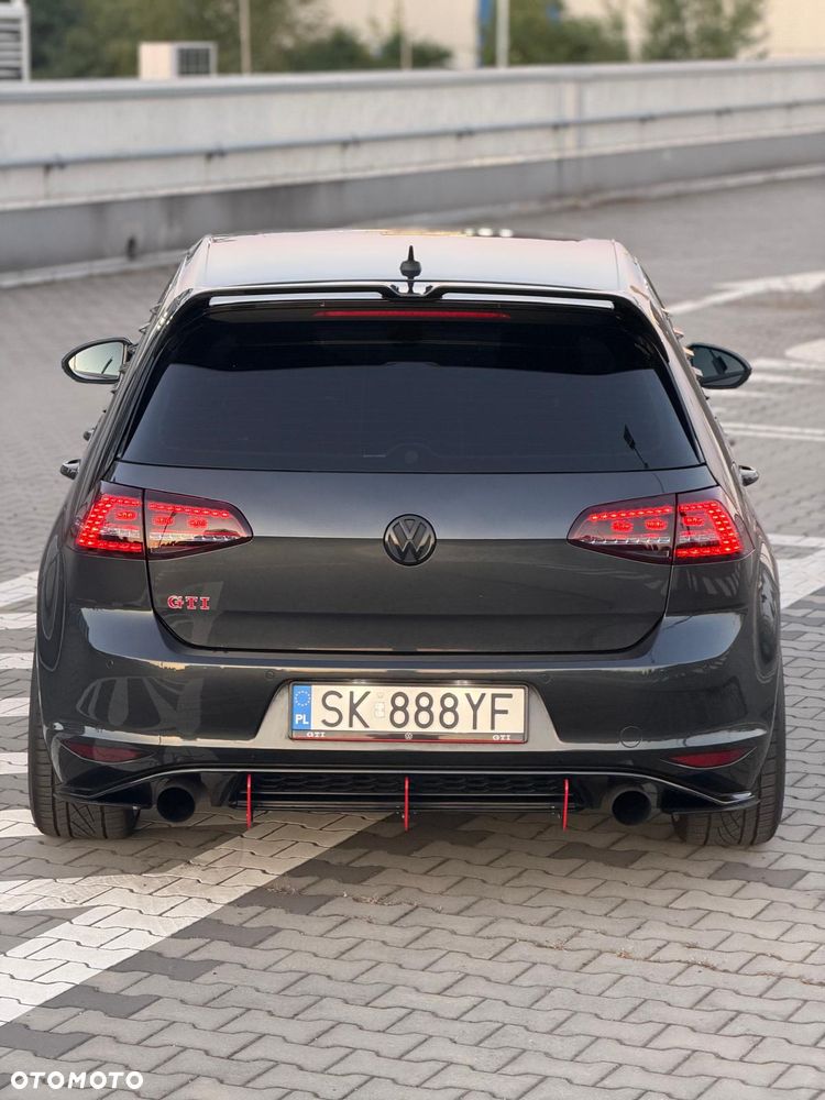Volkswagen Golf - 14