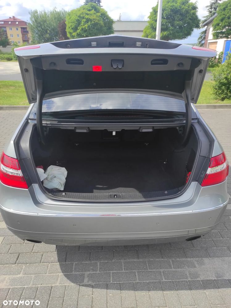 Mercedes-Benz Klasa E 350 CGI BlueEFFICIENCY Avantgarde - 27