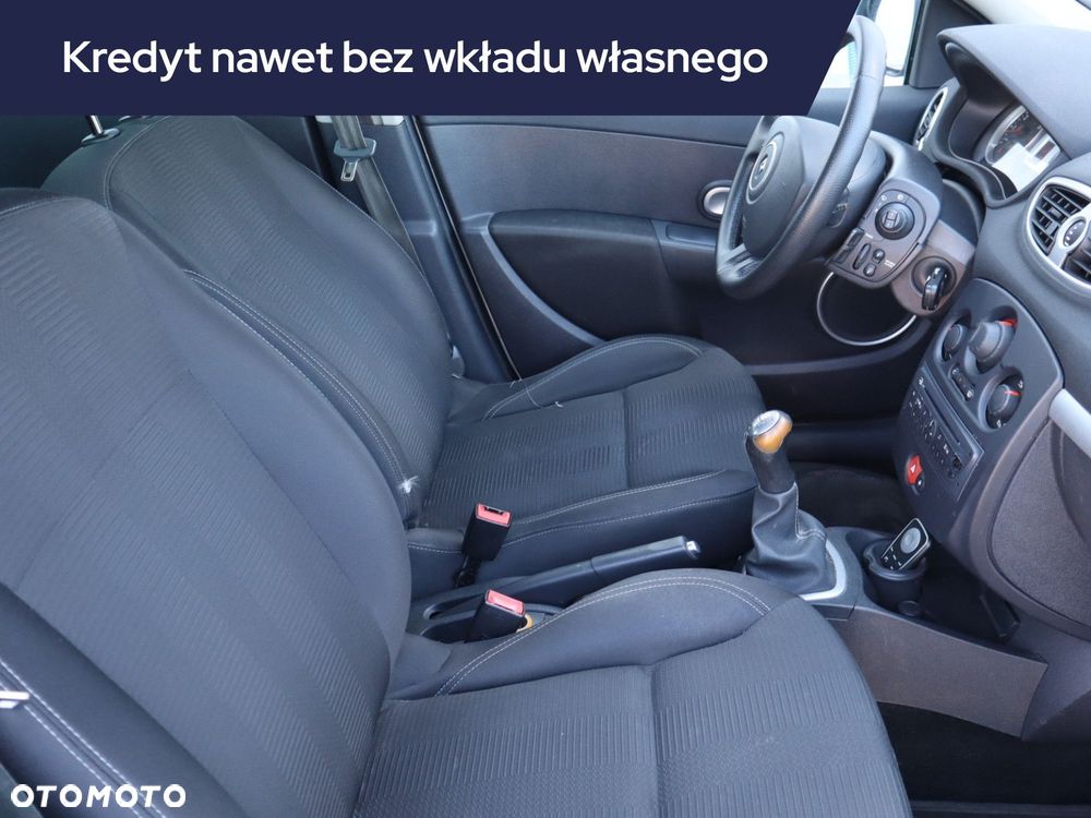 Renault Clio - 11