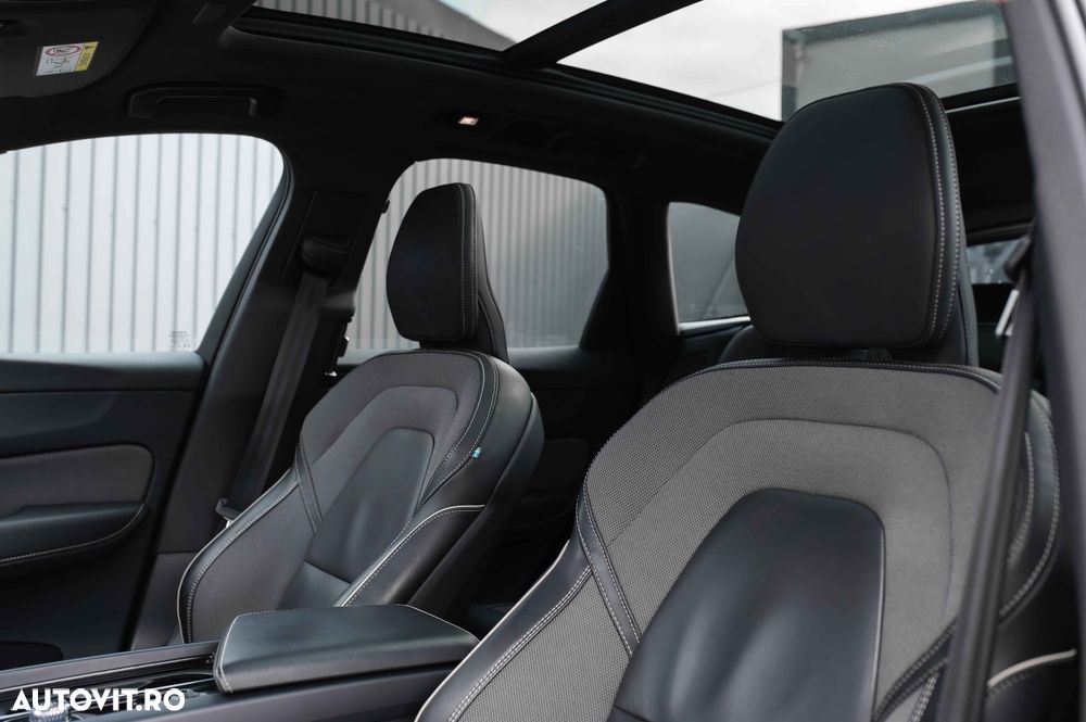 Volvo XC 60 B4 MHEV AT8 AWD R-Design - 21