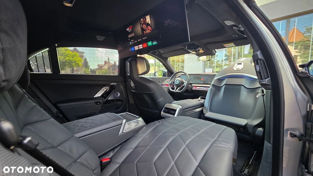 BMW Seria 7 M760e PHEV xDrive Individual Edition sport - 30