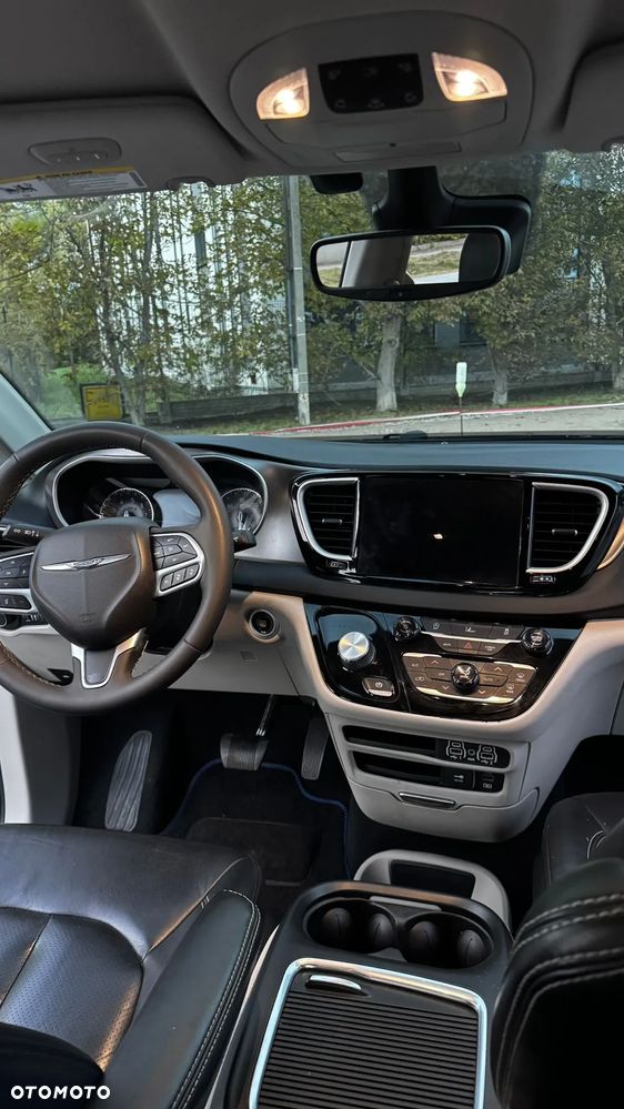 Chrysler Pacifica - 12