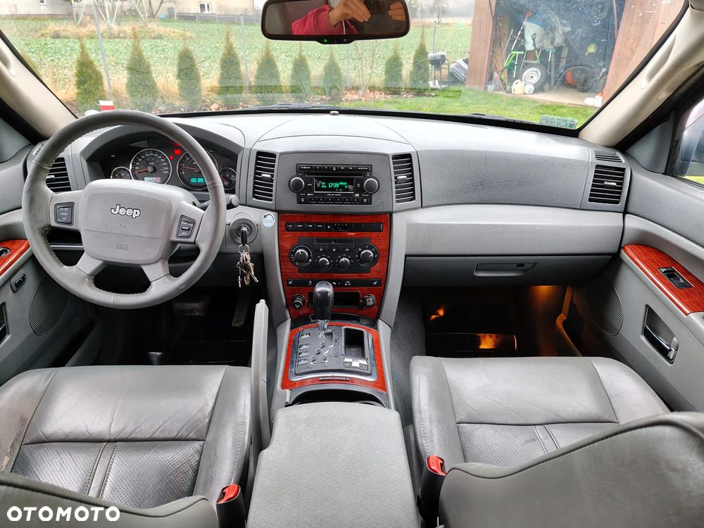 Jeep Grand Cherokee - 12