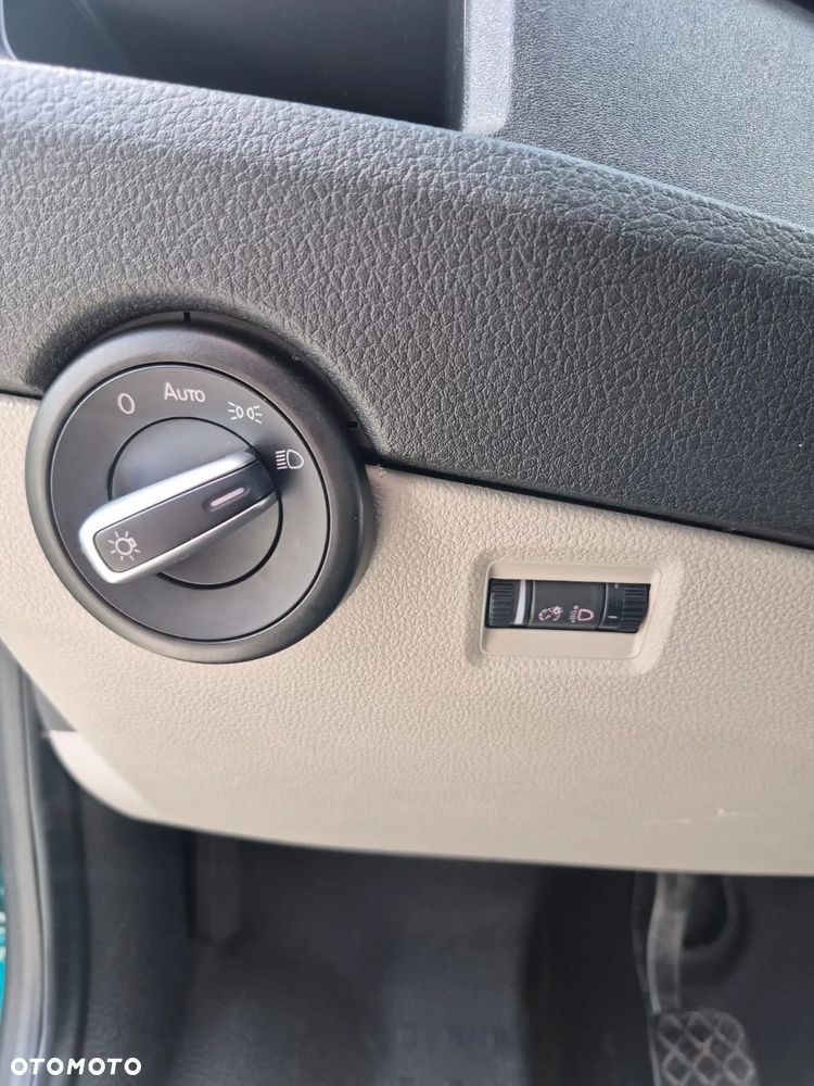 Volkswagen Caravelle - 28