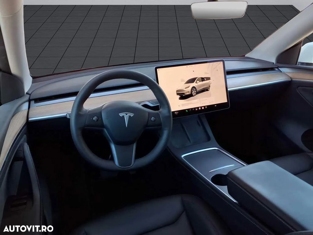 Tesla Model Y - 2