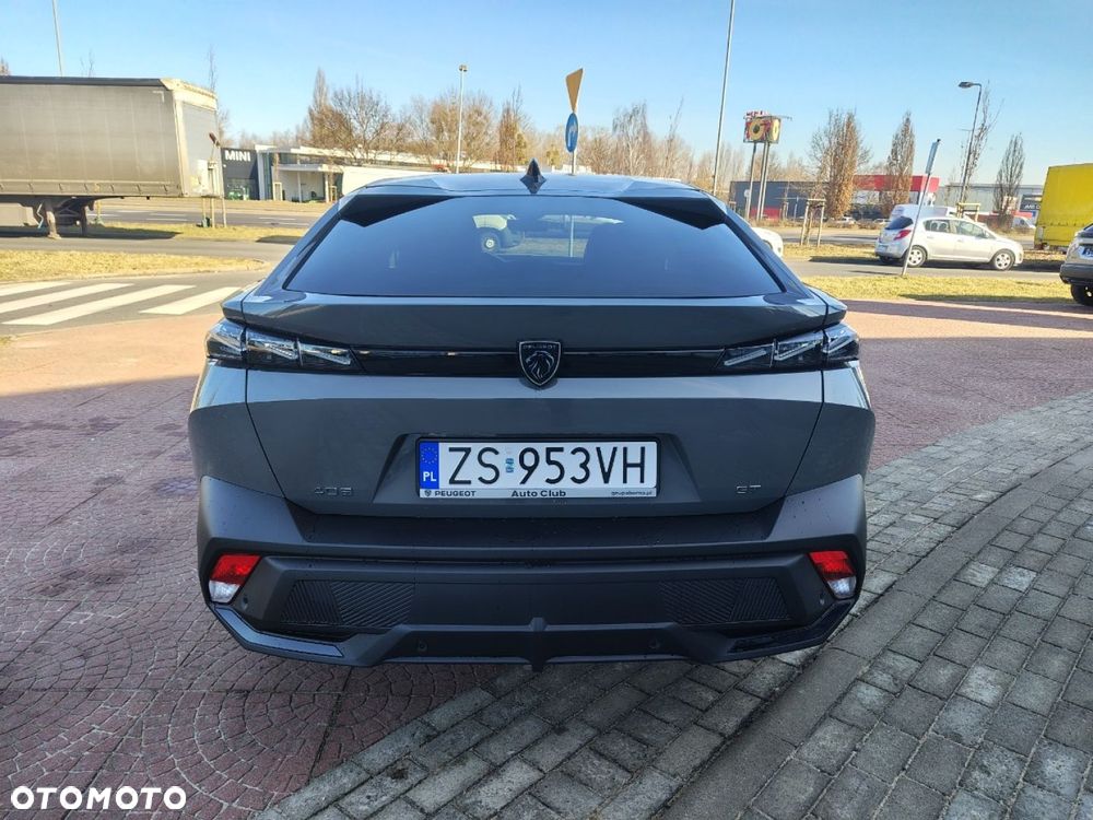 Peugeot 408 - 8