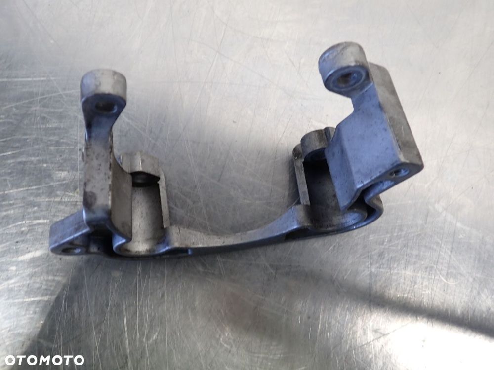 ŁAPA WSPORNIK PRZEPUSTNICY BMW E39 2.5 523I M52B25 - 2