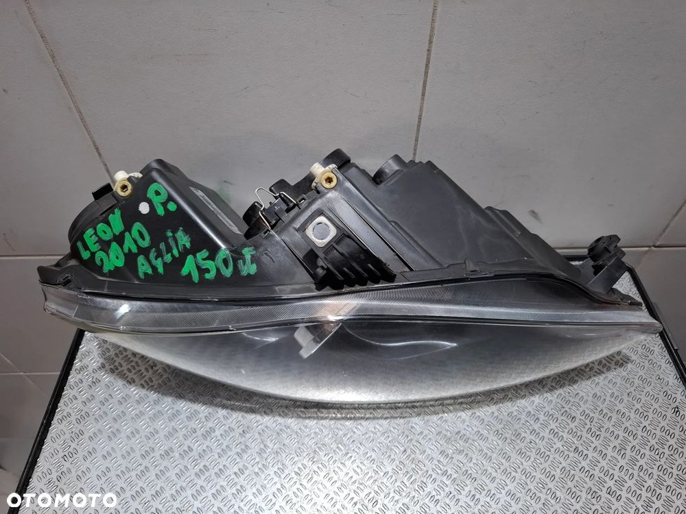 Lampa prawy przód zwykła Seat Leon II Rok 2010 anglik nr 5P2941034A - 4