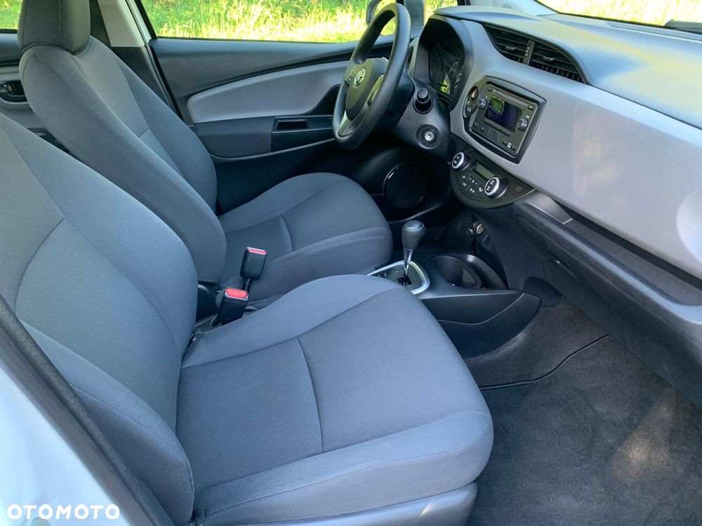 Toyota Yaris Hybrid 100 Active - 11