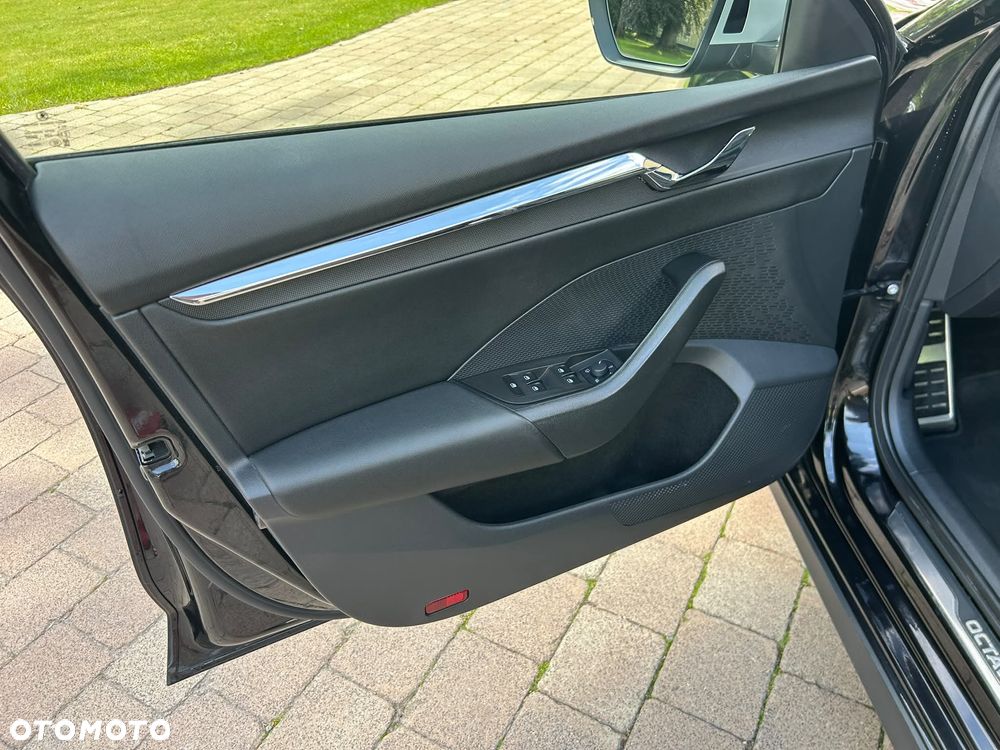 Skoda Octavia 2.0 TDI DSG 4x4 Scout First Edition - 27