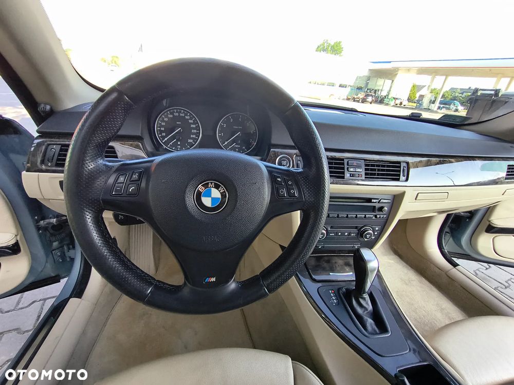 BMW Seria 3 320i - 10