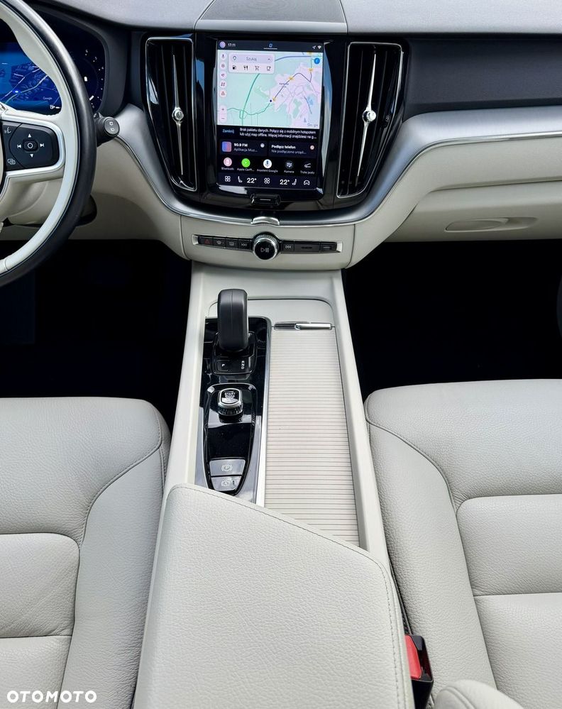 Volvo XC 60 B4 D Plus Dark - 16
