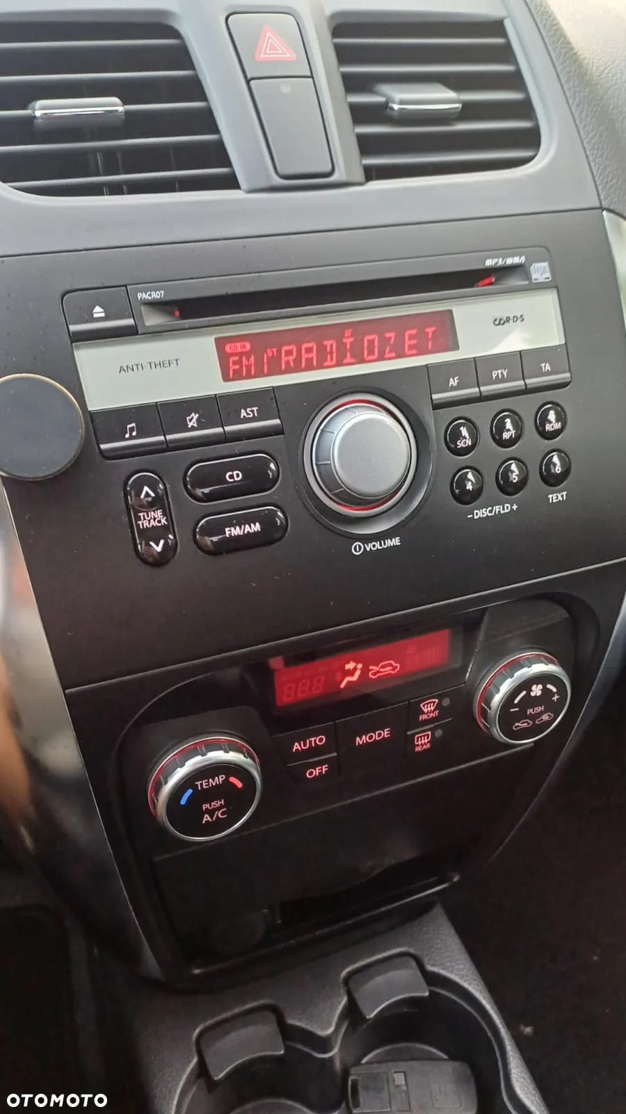 Suzuki SX4 1.6 Comfort Plus - 28