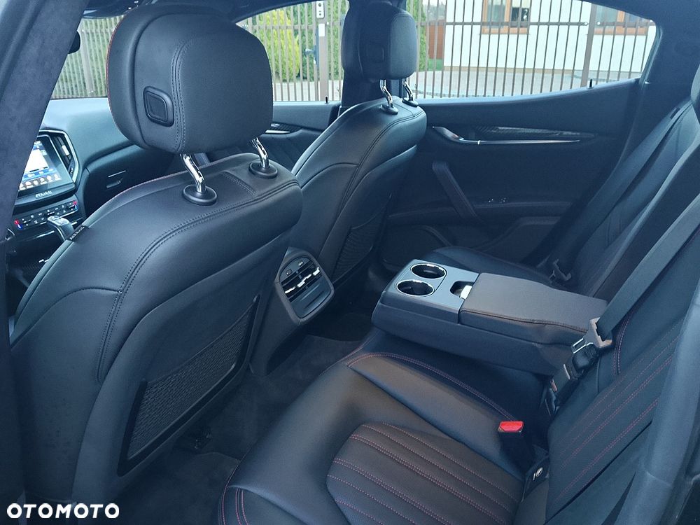 Maserati Ghibli GranSport - 15