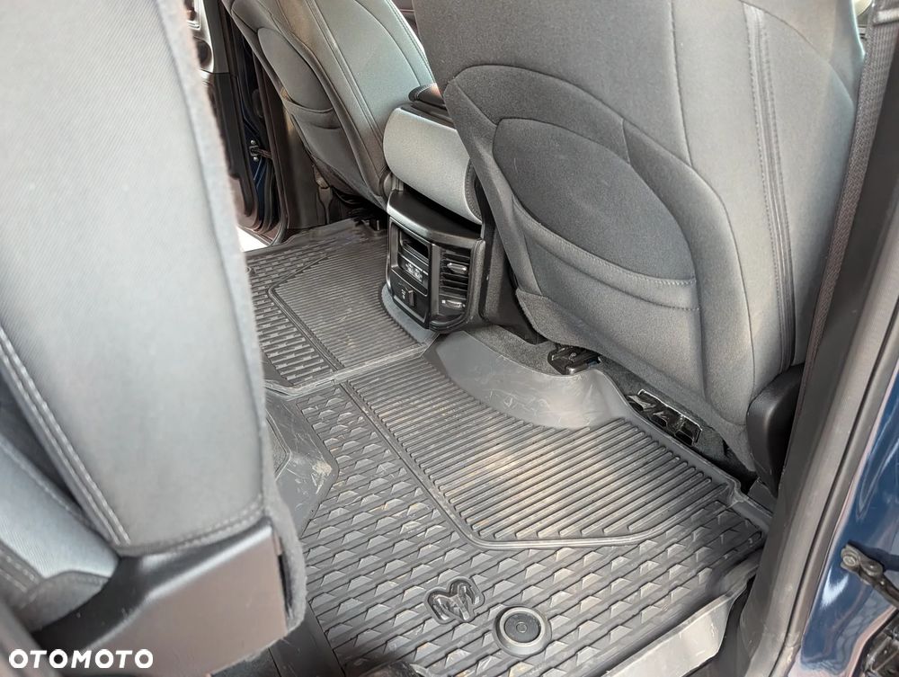 RAM 1500 Crew Cab Shortbed Bighorn - 12