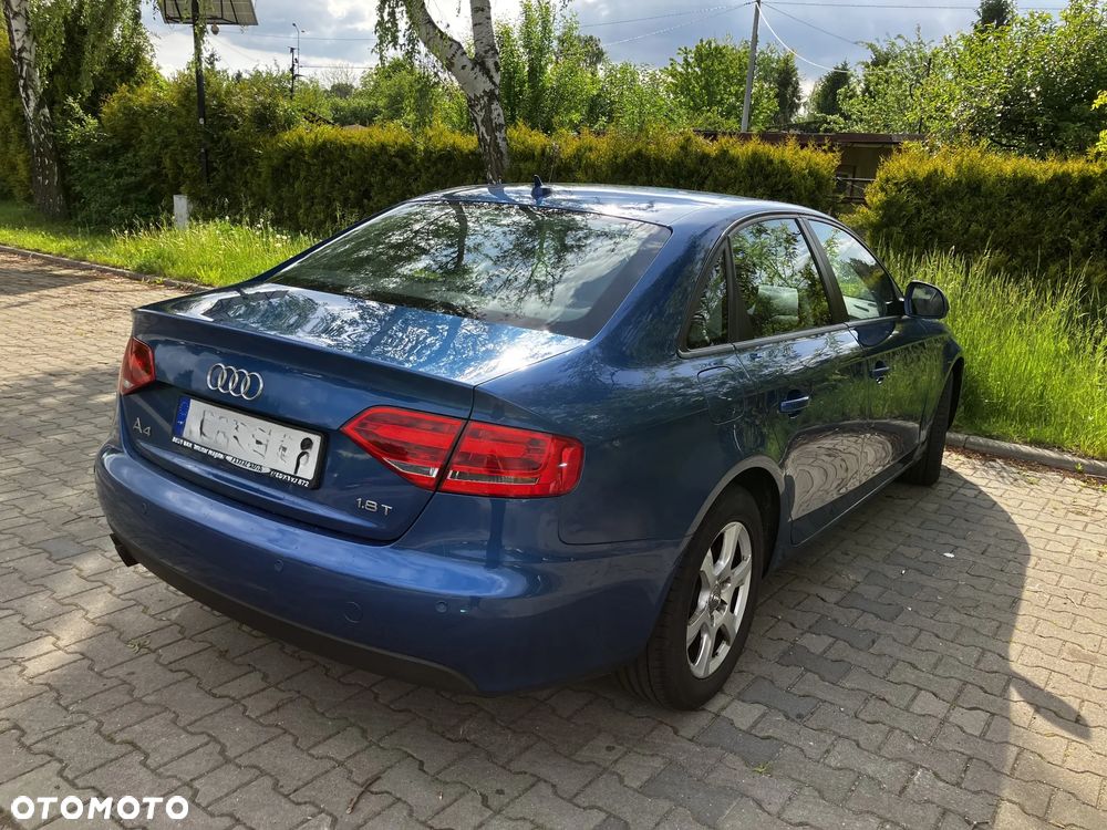 Audi A4 Limousine - 5