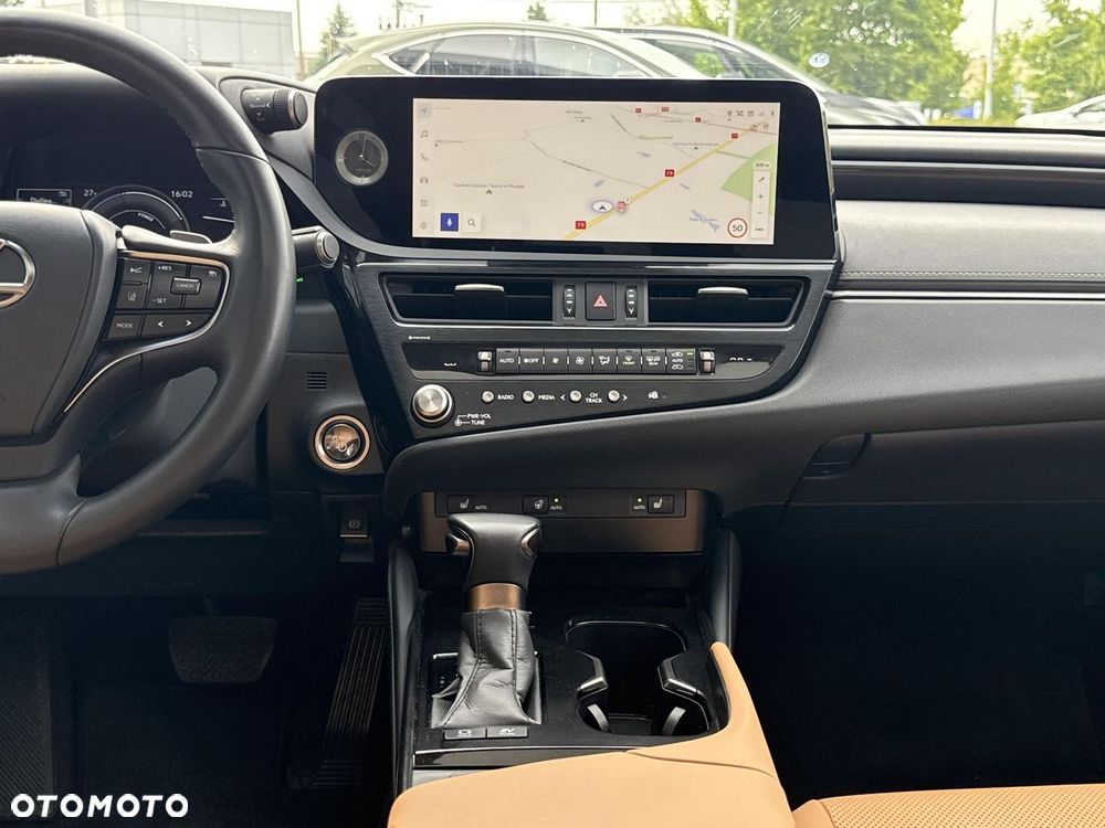 Lexus ES 300h Business Edition - 17
