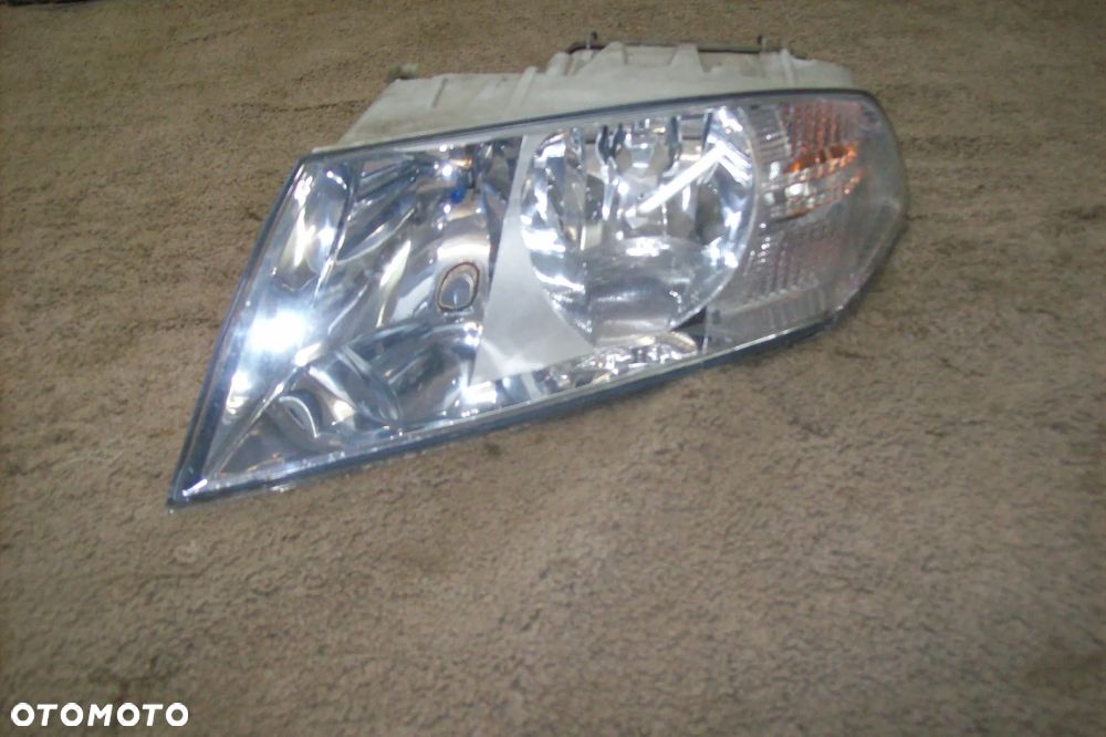 LAMPA PRZEDNIA LEWA SKODA OCTAVIA II EUROPA - 1