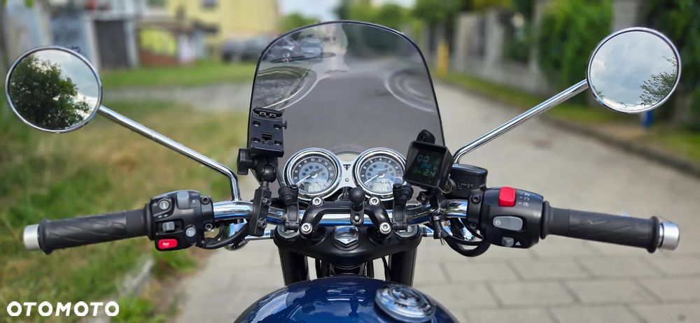 Triumph Bonneville - 6