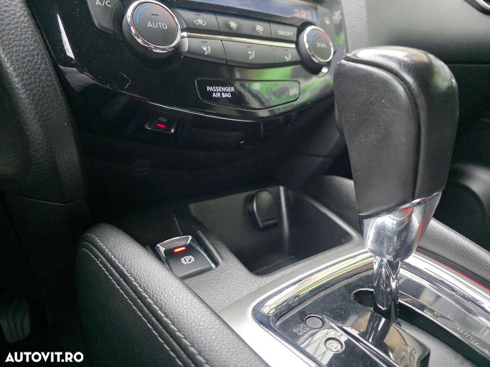 Nissan Qashqai 1.2 DIG-T Xtronic ACENTA - 24