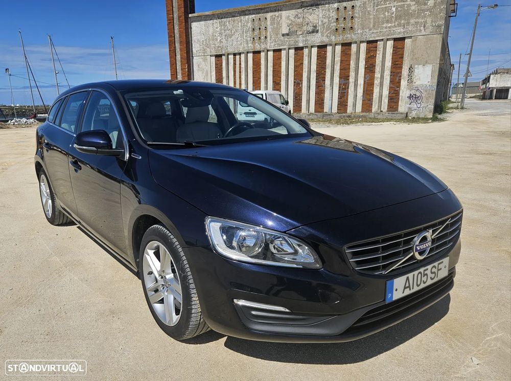 Volvo V60 D6 Plug-In-Hybrid AWD Geartronic Summum - 1