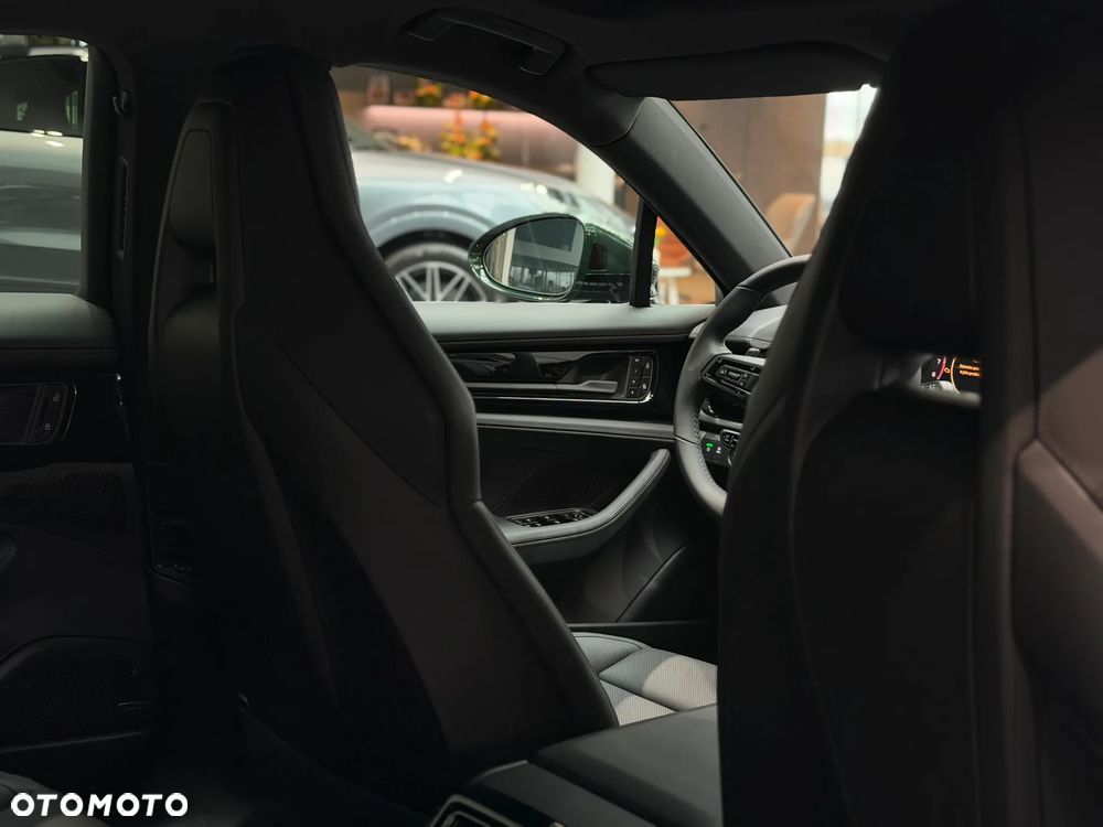 Porsche Panamera 4 E-Hybrid PHEV - 29