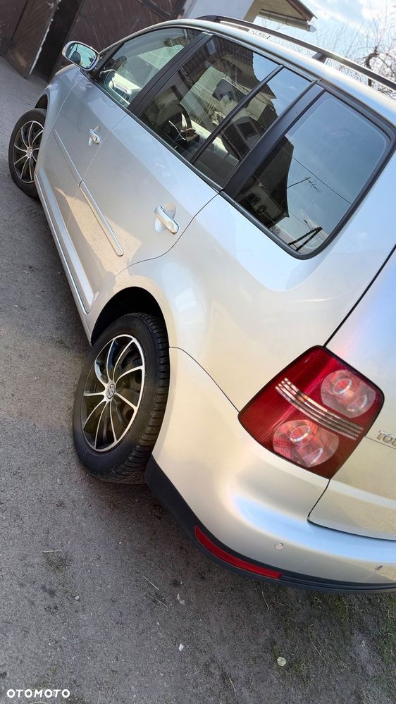 Volkswagen Touran - 9