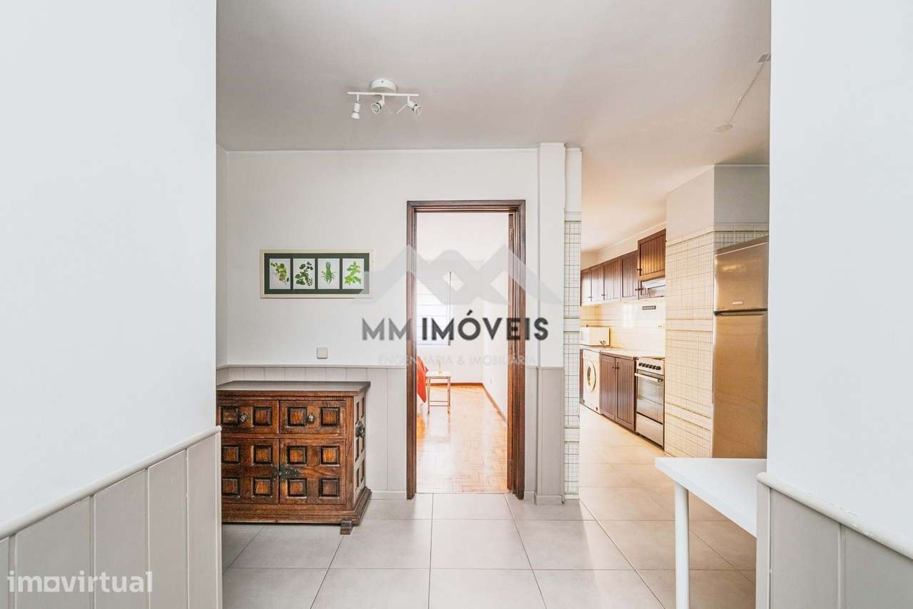 Apartamento T1 | 62m2 | Elevador | Estacionamento | Rua Nove de Abril - Grande imagem: 4/21
