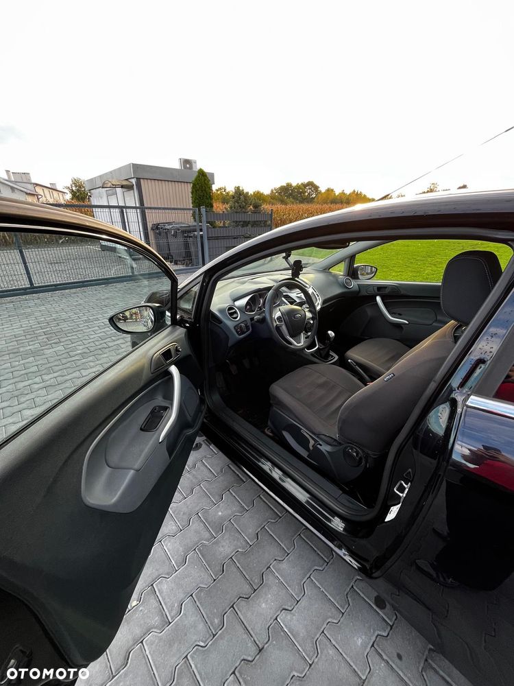 Ford Fiesta 1.4 Ghia - 34