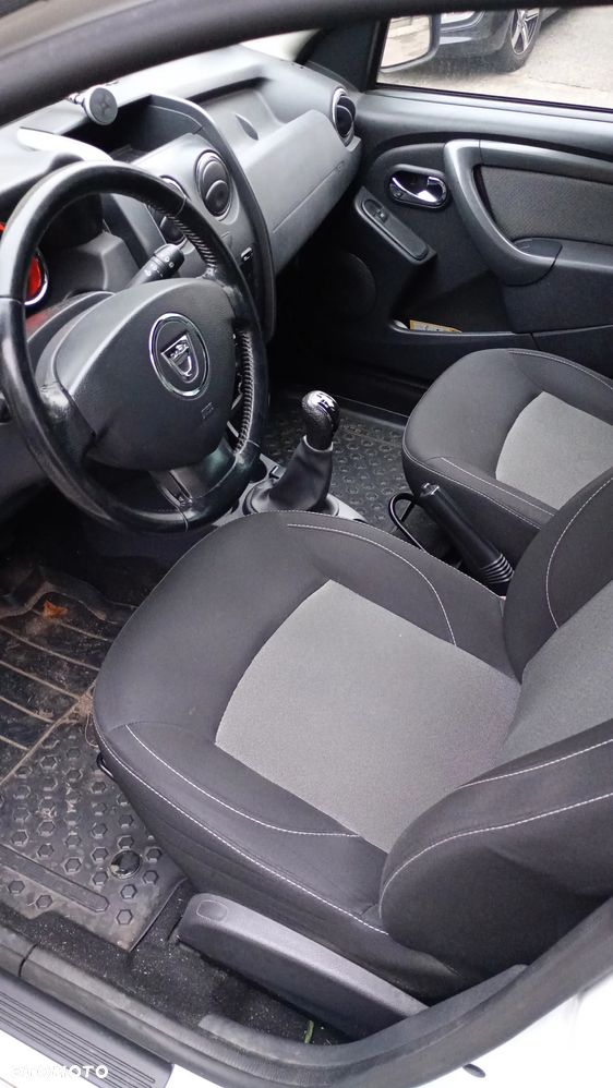 Dacia Duster 1.6 SCe Laureate S&S - 4