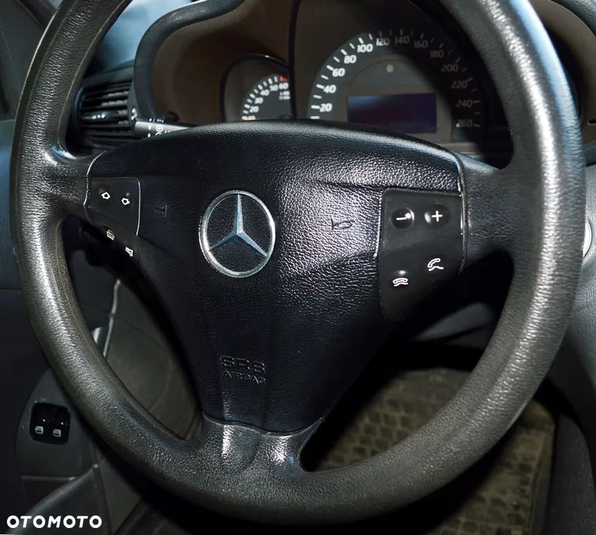 Mercedes-Benz Klasa C 180 - 34