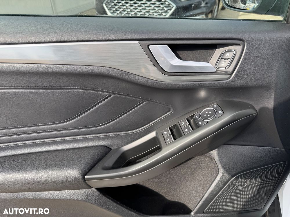 Ford Focus 1.5 EcoBlue Start-Stopp-System TITANIUM - 32