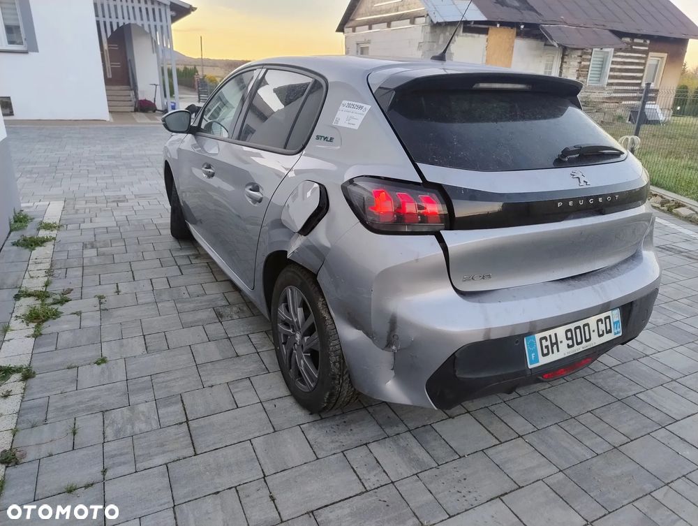 Peugeot 208 - 5